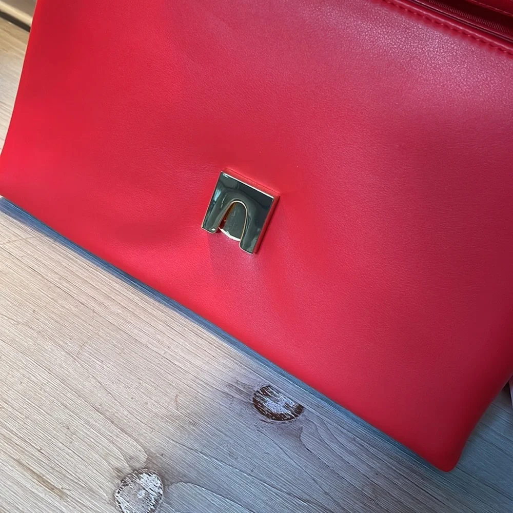 NWT A New Day Shoulder to Crossbody Quilted Red with Gold Chain Detail Bag - Picture 14 of 16